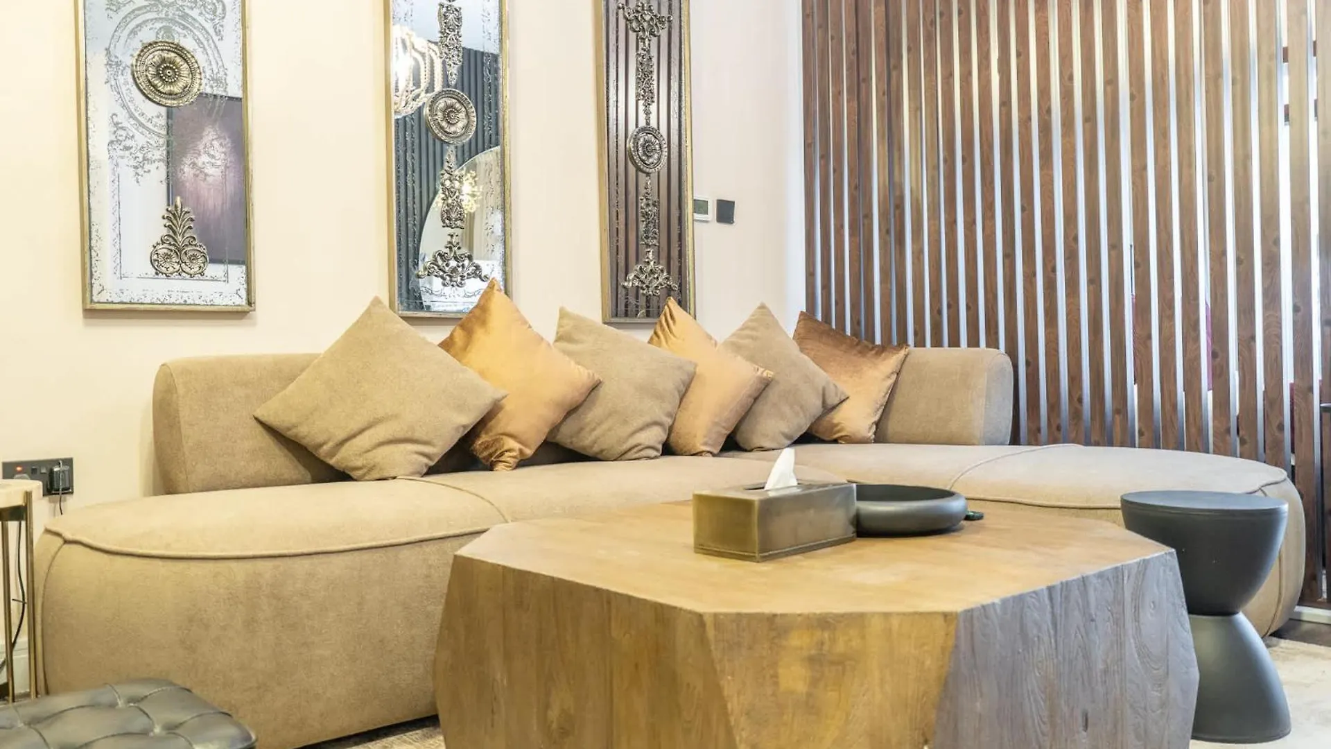 Apartament Extravagant Studio Stay For 2 In Jvc Dubaj